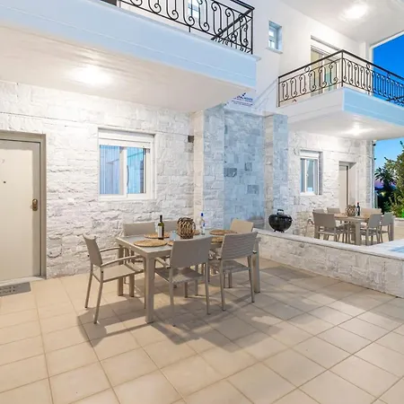 Crystal House Apartment *
