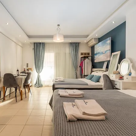 Crystal House Neos Marmaras