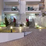 Crystal House * Νέος Μαρμαράς