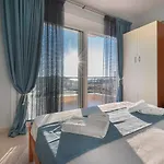 Crystal House Νέος Μαρμαράς