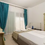 Crystal House * Νέος Μαρμαράς